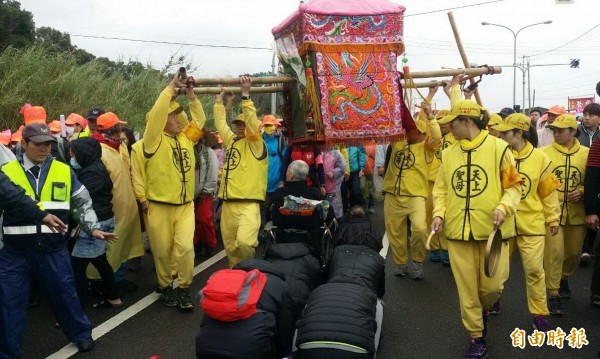 白沙屯媽祖沒去他家！彰化哥不滿「直接離隊走人」　1小時後「神秘阿公敲門說話」他嚇翻道歉