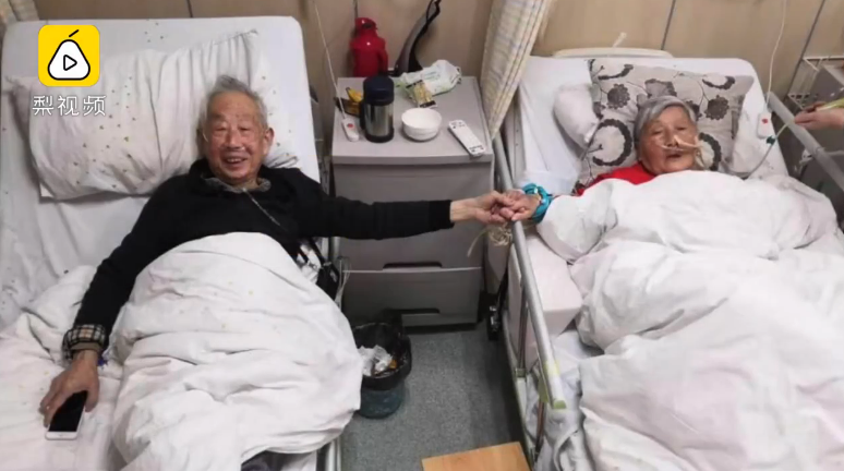 奶奶住院爺爺找藉口同住！ 病床上仍「牽手不放」令人動容  八旬夫婦相伴60年羞喊「她離不開我」