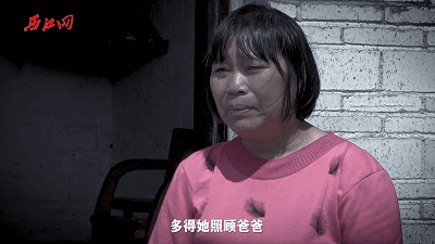 莫忘孝順美德！「最美女兒」照顧病父12年無微不至  「攜夫回娘家」同心協力：有親人奉養很幸福