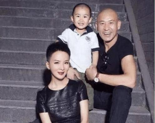 為拍戲不生孩子!「大11歲老公」全心支持無怨言 終於「41歲高齡得子」如今一家三口甜蜜