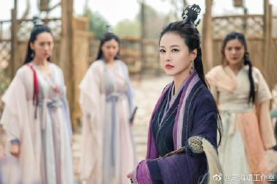 25年後改演滅絕師太！「最美周芷若」周海媚年過半百仍美翻   劇照一出網友愣住：比女主還美