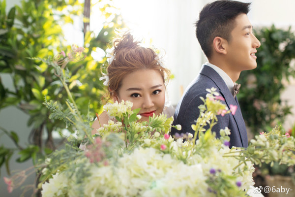 100kg厚片女友嫁了！帥氣鮮肉哽咽求婚「最好的都給妳」　曝光婚紗照羞喊「我們一家3口」甜炸❤️