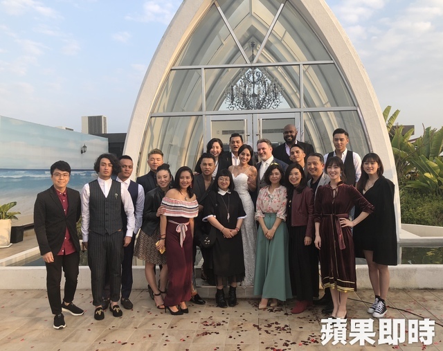 2年結3次婚！星光幫葉瑋庭「喜嫁大18歲洋老公」牽爸手走紅毯　她下秒笑喊：「本來不想嫁給他」