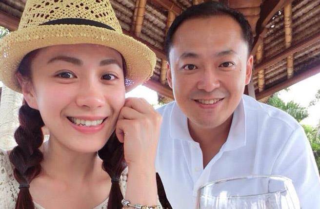 婚變2年破冰!外遇夫住院「柯以柔主動私訊他」 她違規駕駛「返回4000萬元新家」過單親生活