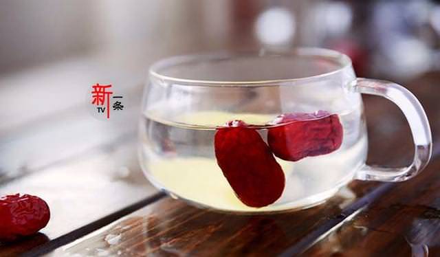 換季不易感冒了！堅持喝［薑棗茶］除濕氣「去水腫減肥胖」一個月排淨體內濕氣「臉色更紅潤」