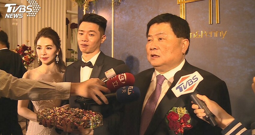 席開163桌！顏清標二兒子婚宴「4賓士、2勞斯萊斯」迎娶媳婦　馬英九證婚「談到政治全場變臉」
