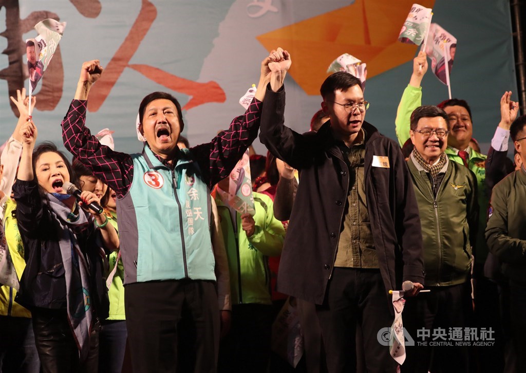 當選立委！余天幫兒找工作「讓他當助理」？　余祥銓自曝「一年戶頭進帳百萬」網友驚呼