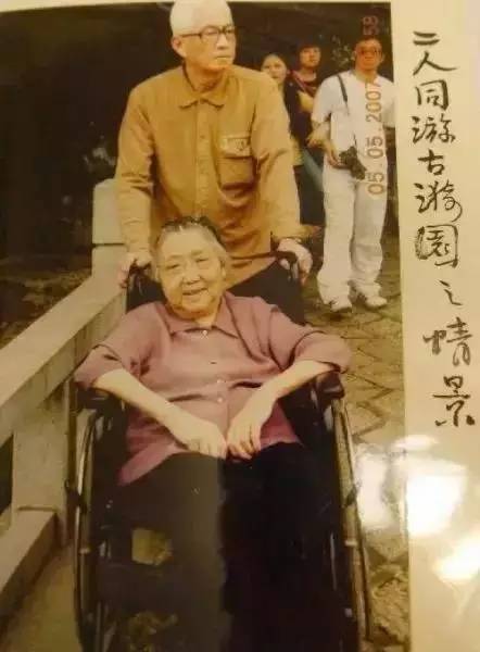 相愛60年，卻分離22年，寫了1000多封情書，87歲為她學畫畫，畫下兩人相戀過程