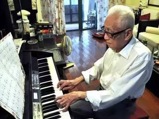 相愛60年，卻分離22年，寫了1000多封情書，87歲為她學畫畫，畫下兩人相戀過程