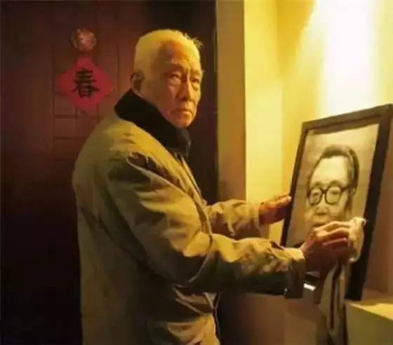 相愛60年，卻分離22年，寫了1000多封情書，87歲為她學畫畫，畫下兩人相戀過程