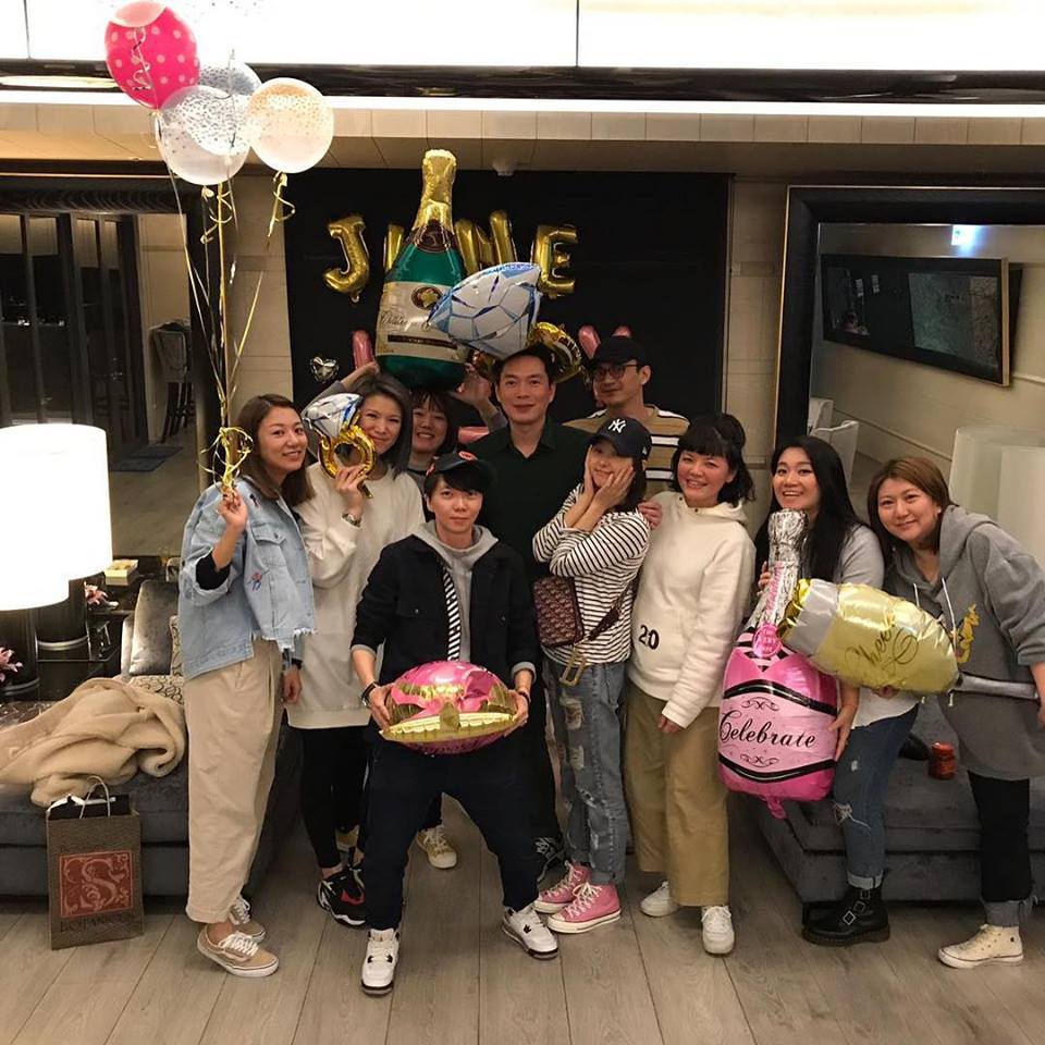 六月喜迎43歲生日！老公李易送上「超貼心大禮」慰勞：感謝妳為了孩子當全職媽媽
