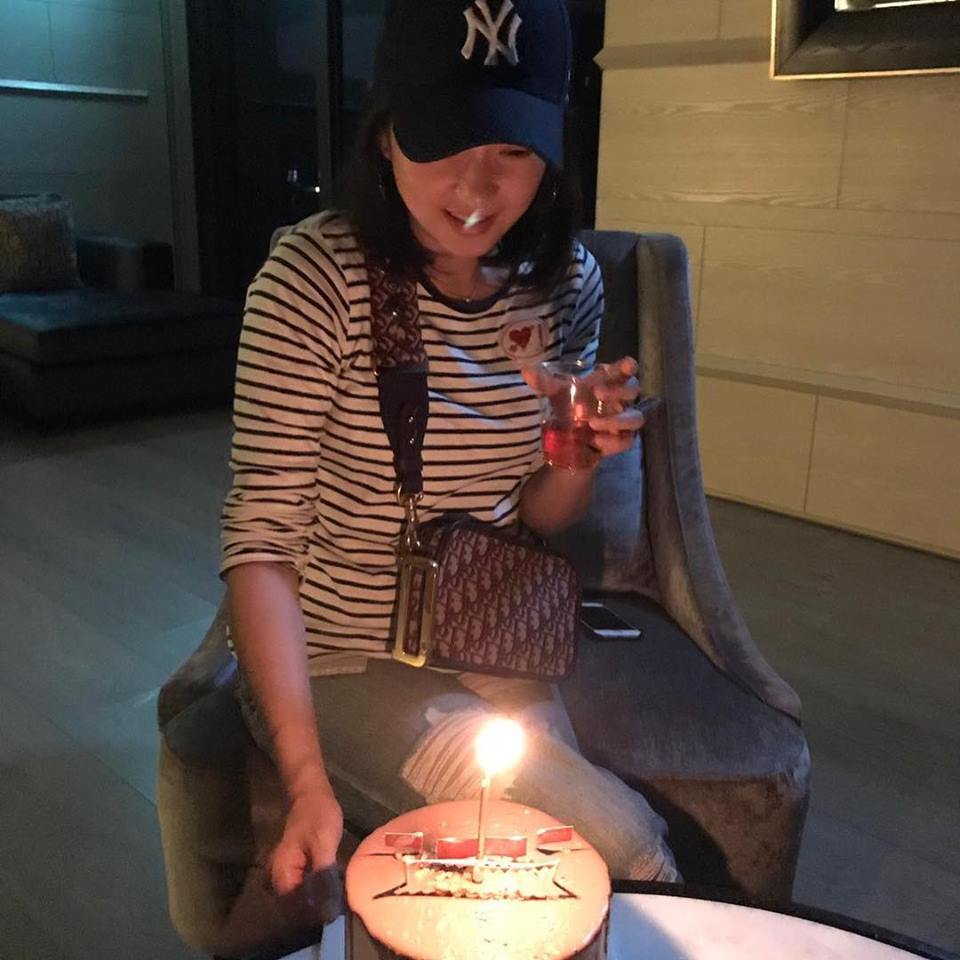 六月喜迎43歲生日！老公李易送上「超貼心大禮」慰勞：感謝妳為了孩子當全職媽媽