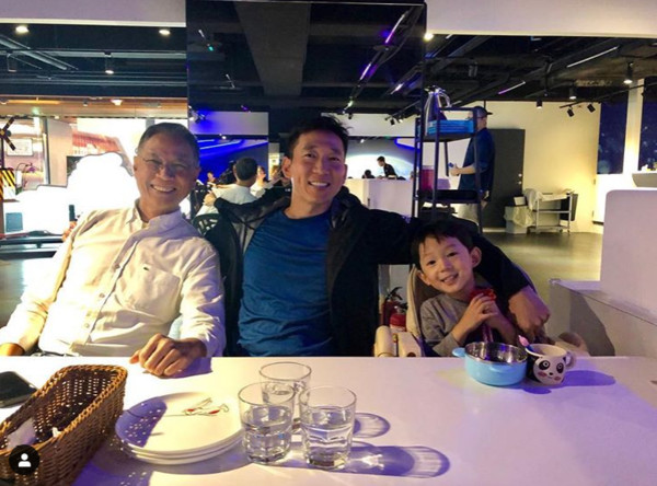 隋棠老公曬「三代同堂照」笑容神複製！「Q兒萌黏爺爺不放」網驚：一家三代都超帥