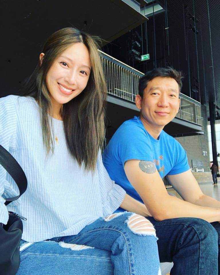 隋棠老公曬「三代同堂照」笑容神複製！「Q兒萌黏爺爺不放」網驚：一家三代都超帥