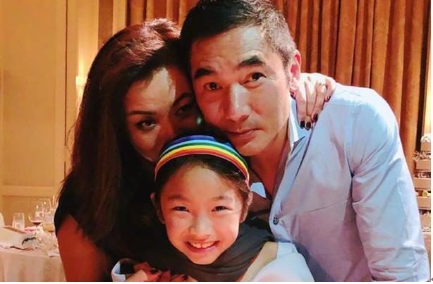 「三任女友皆港姐」曾是不婚浪子　與妻「相伴21年」如今有女萬事足