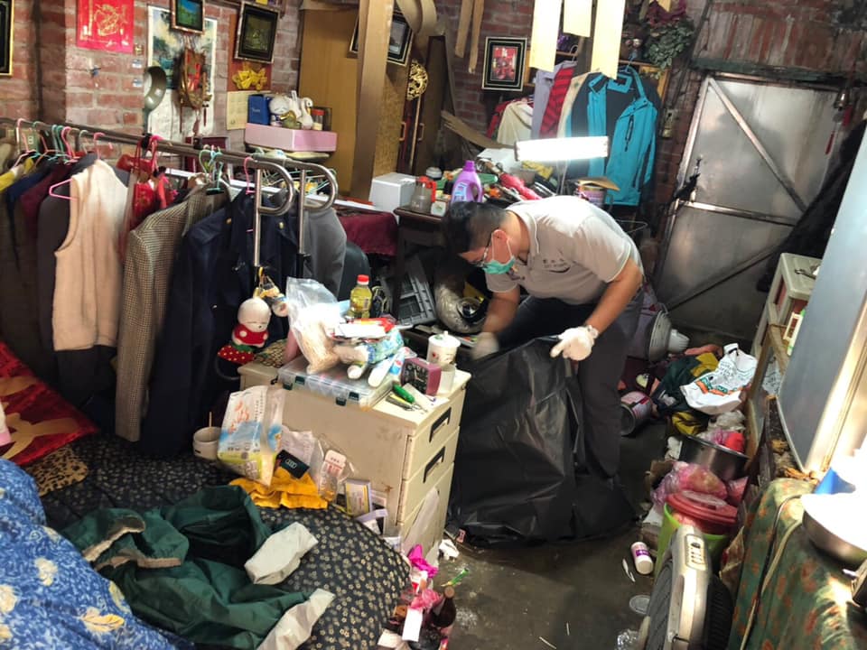 用一輩子愛著！8旬獨居爺忘記「老伴走了」直呼：找不到她    日日夢想「騎車載愛人出遊」惹哭眾人