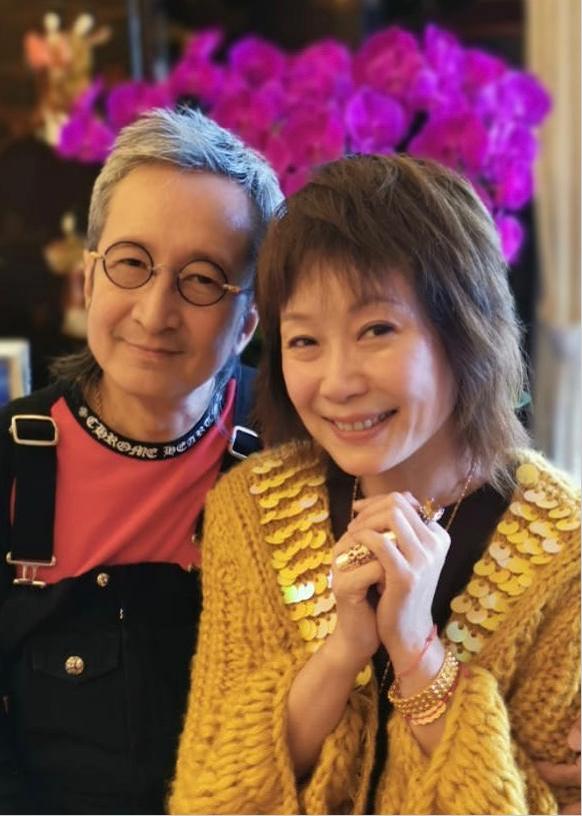 「最美許仙」葉童靠反串走紅！結婚31年「忍受丈夫三心二意」  如今56歲曬甜蜜合照優雅老去無悔