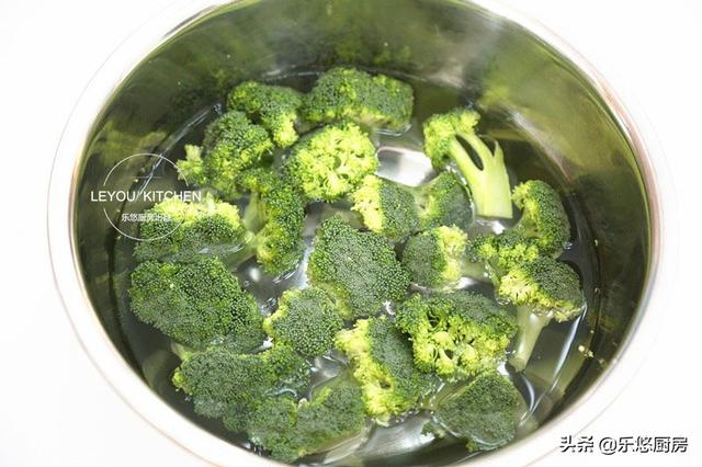  填飽肚子還不會長胖！3月減肥常吃這道「清淡減脂的瘦身餐」大肚腩慢慢變小