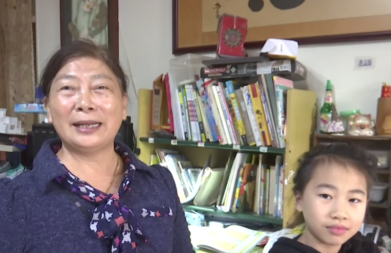 謝謝來當我的孩子！南投人妻「大學戀上黑手」8年連生5胎　「兒女圍繞撒嬌」：月薪3萬也很幸福