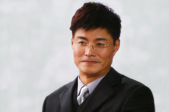 沒戲拍陷困頓！本土劇演員捲起袖子「擺攤賣起蔥油餅」　自責「讓妻子一起受苦」加倍寵妻