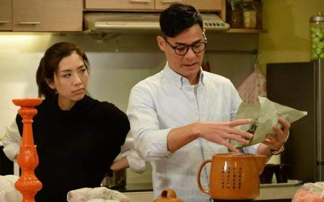 他苦撐26年熬出頭！為圈外妻霸氣擋媒體「有事衝我來」相愛28年「老婆是支柱」：她讓我義無反顧