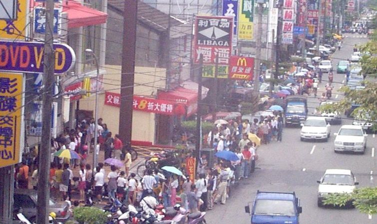 20年前「麥當勞無嘴貓」全台夯到翻　曾狂賣1200萬隻「二手市價飆超高」網驚呼：快翻出來賣！