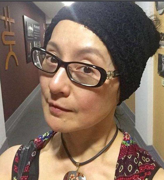 53歲武打女星李賽鳳近照曝光，曾經最美「霸王花」如今這樣淡然處世！