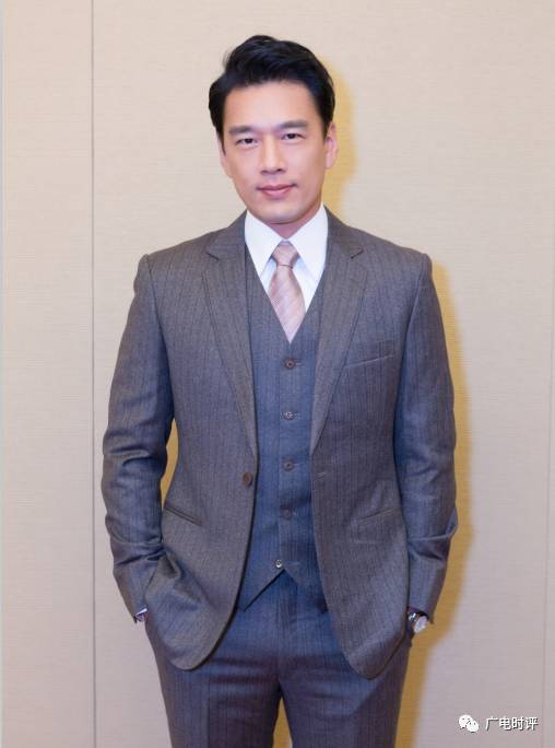 被封國民老公！《花系列》男星「消失12年」赴陸片酬破2億　「從沒鬧出緋聞」妻子是青梅竹馬