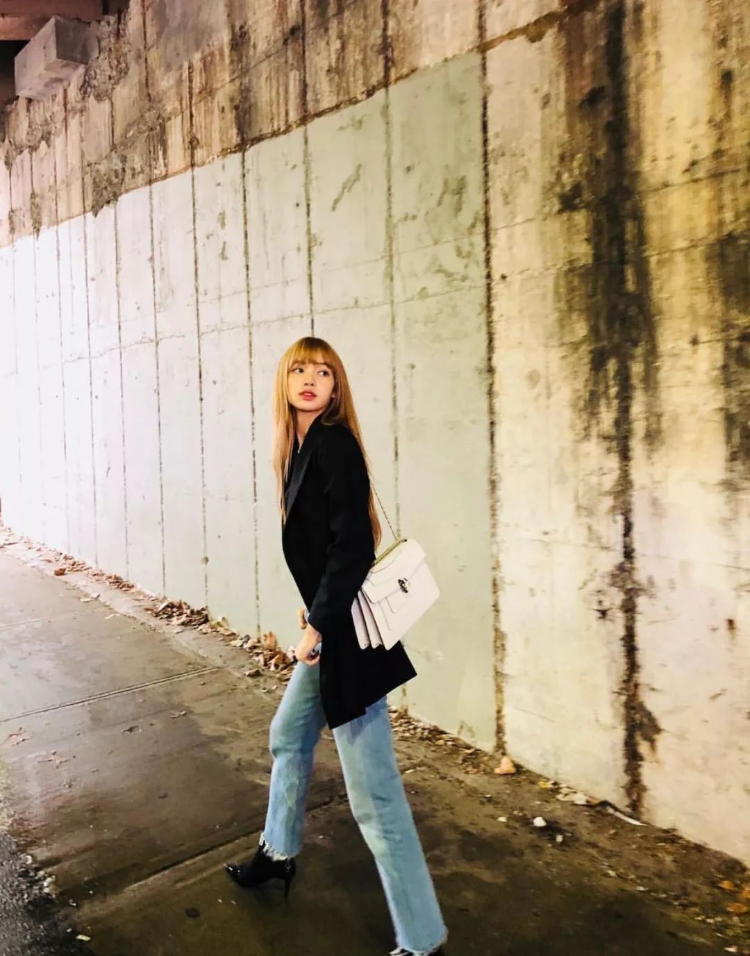 力壓周子瑜、石原里美，登頂亞太區最美Top1， 被稱為「人間芭比」的她究竟有多迷人？