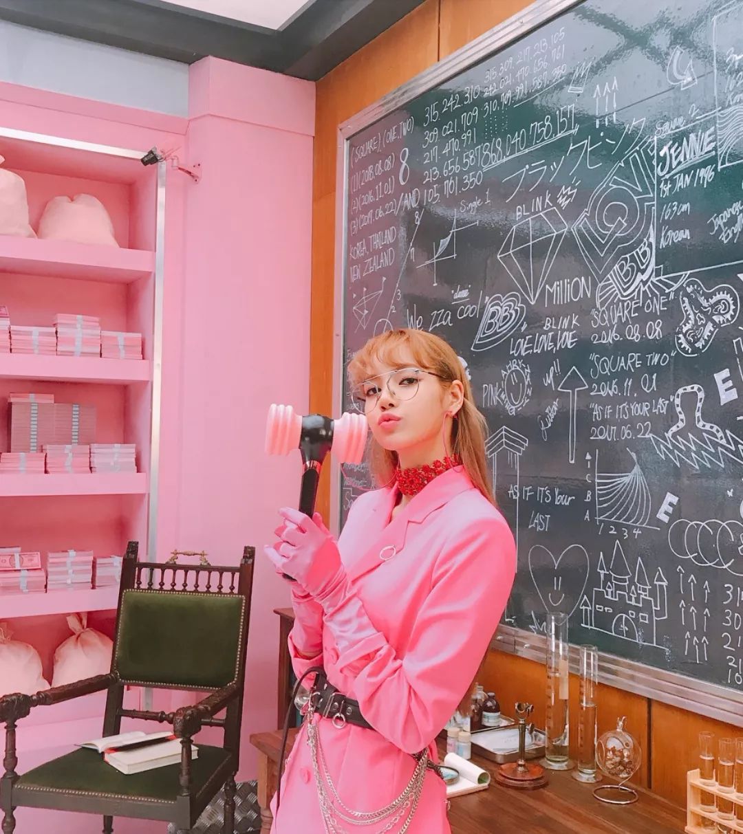 力壓周子瑜、石原里美，登頂亞太區最美Top1， 被稱為「人間芭比」的她究竟有多迷人？