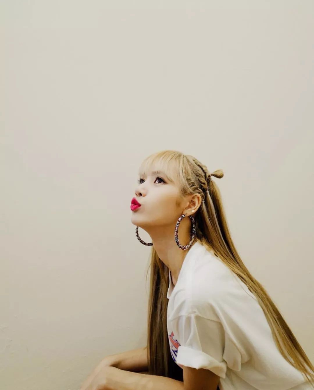 力壓周子瑜、石原里美，登頂亞太區最美Top1， 被稱為「人間芭比」的她究竟有多迷人？