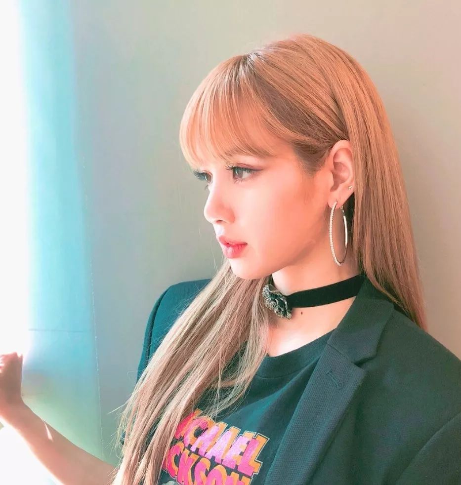 力壓周子瑜、石原里美，登頂亞太區最美Top1， 被稱為「人間芭比」的她究竟有多迷人？