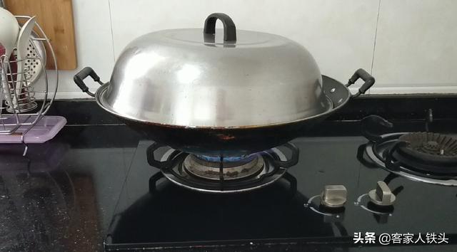 油豆腐這樣做太好吃了，每次做一大鍋都不夠吃，口感非常棒！
