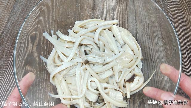 杏鮑菇「創新做法」解膩又開胃！蒸一蒸、拌一拌聚會必備