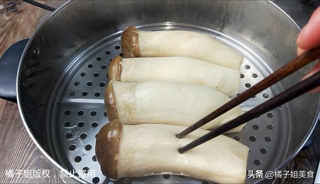 杏鮑菇「創新做法」解膩又開胃！蒸一蒸、拌一拌聚會必備