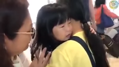 與印傭姐姐成好友！小女孩不捨她「工作期滿要走」機場送行 淚崩　「難過一開口」網友全動容：已是家人了