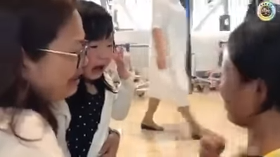 與印傭姐姐成好友！小女孩不捨她「工作期滿要走」機場送行 淚崩　「難過一開口」網友全動容：已是家人了