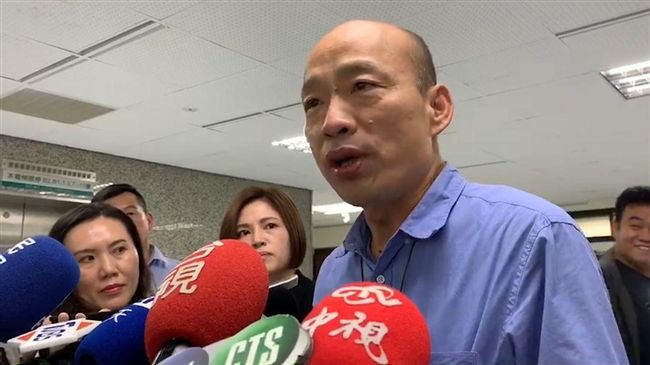 罕見發脾氣！韓國瑜開會「大罵抖腿官員」：你什麼態度　當事人臉超綠「現身回應了」　 