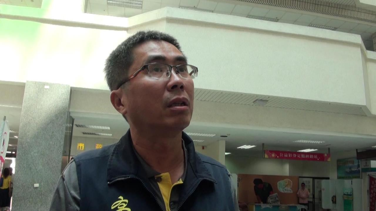 罕見發脾氣！韓國瑜開會「大罵抖腿官員」：你什麼態度　當事人臉超綠「現身回應了」　 