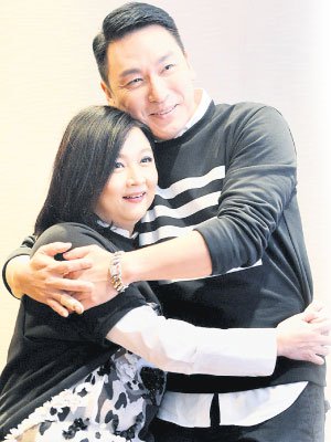 曾紅極一時貌美如花！當家花旦「吃藥發胖變腫」幸得老公「27年不離不棄」  如今燦笑牽手一生