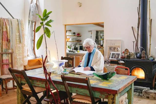 76歲奶奶親手打造「400m²廚房」！她用「人生最後的禮物」感受活著  無憾燦笑：老了也別困住自己