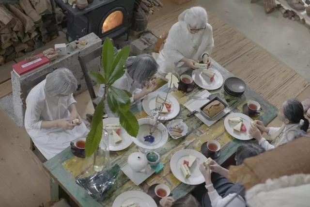 76歲奶奶親手打造「400m²廚房」！她用「人生最後的禮物」感受活著  無憾燦笑：老了也別困住自己