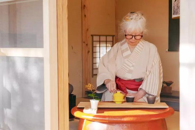 76歲奶奶親手打造「400m²廚房」！她用「人生最後的禮物」感受活著  無憾燦笑：老了也別困住自己