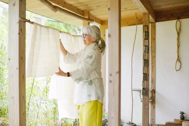 76歲奶奶親手打造「400m²廚房」！她用「人生最後的禮物」感受活著  無憾燦笑：老了也別困住自己
