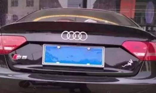 車尾掛「壁虎」到底是什麼意思？聽老司機說完，後悔現在才知道！