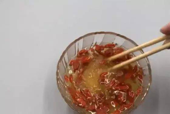 枸杞買回家「不要直接吃」乾貨店老闆教我一招，沒想到這麼實用