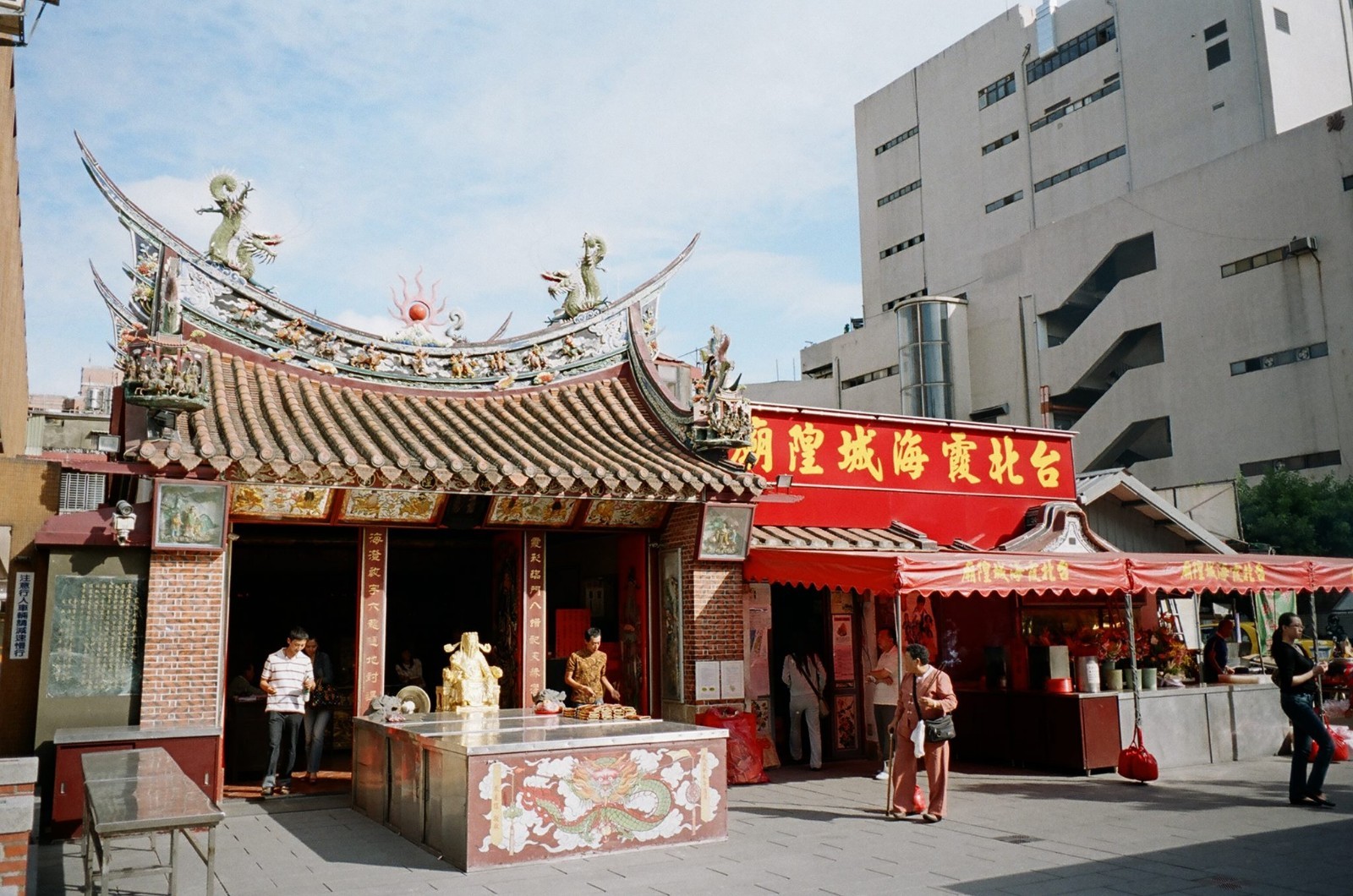 史上最強月老廟！她求助月老：幫我斬掉爛桃花吧　才過5天「5段姻緣接連找上門」 驚呆：缺伴的快去拜