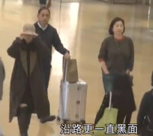 林青霞23歲「大女兒」疑與男友逛街，坐擁5億卻打扮的一言難盡！網友：與媽媽不能比！