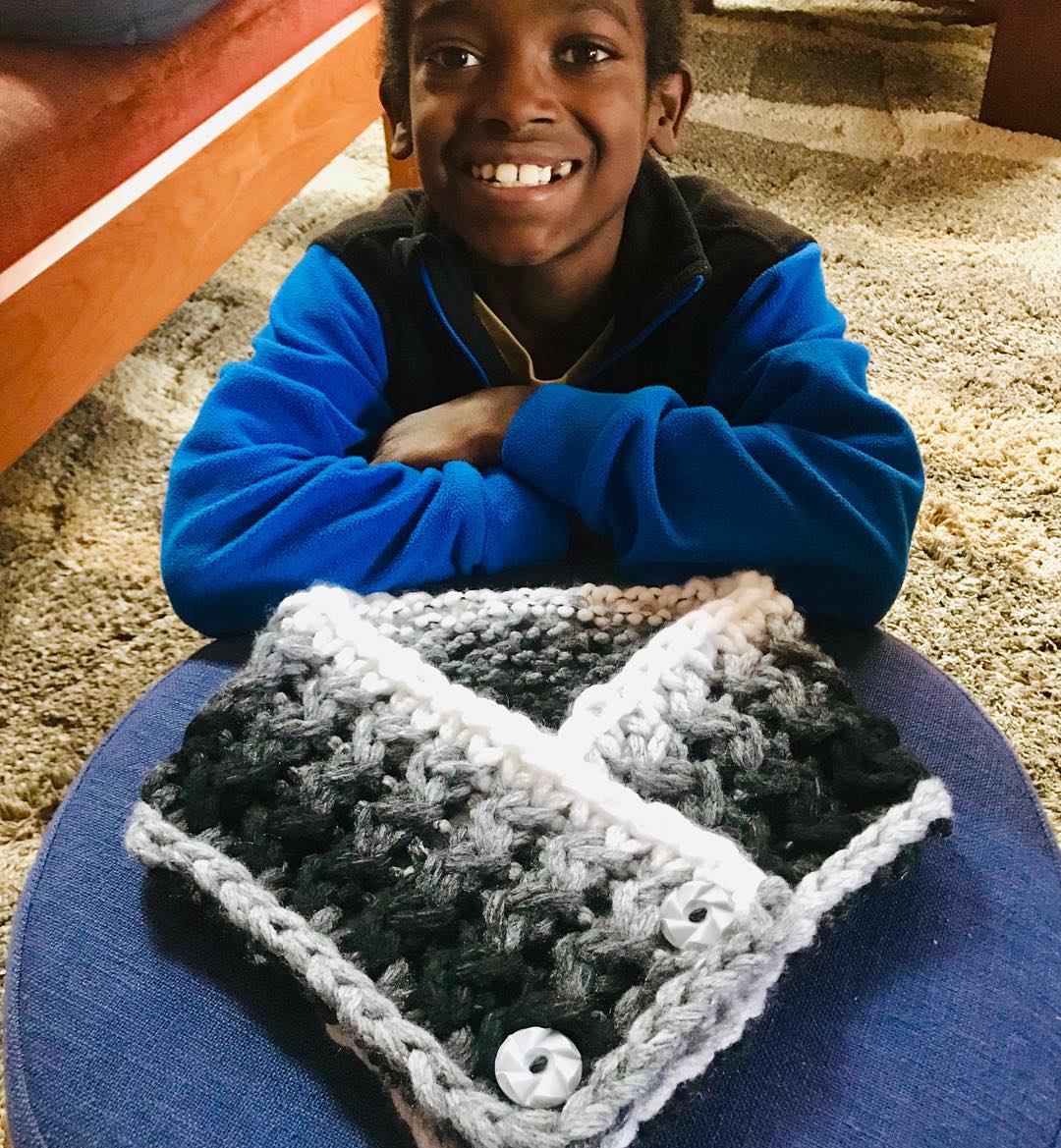 編織界小神童!天才弟弟「5歲看影片自己學編織」 11歲晉升業界大王「4000件夢幻成品被搶光光」❤️