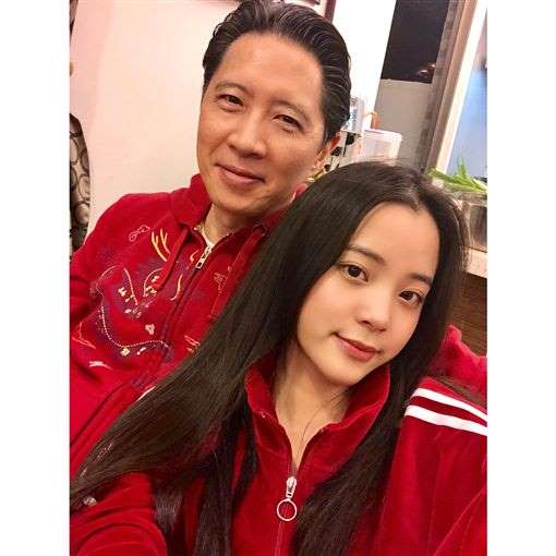 支持統一也沒用！歐陽娜娜急喊「我是中國人」挽回工作　被公安抓包「支持邪教」網友嘆：沒戲了